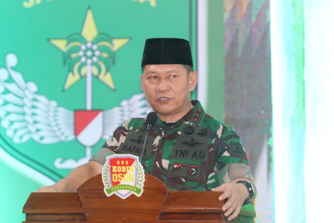 
Pangdam Jaya: Keluarga yang Harmonis Akan mendatangkan Rezeki