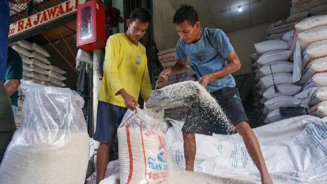 
9 Produsen Beras Kurangi Takaran