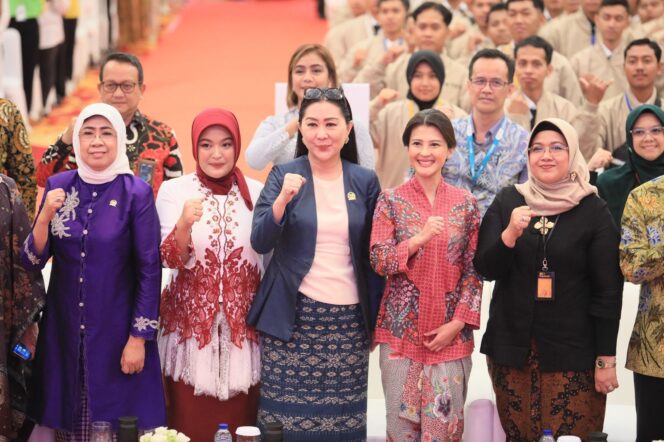 
Edukasi Pekerja Migran RI, Annisa Mahesa Ungkap Rahasia Aman Berutang