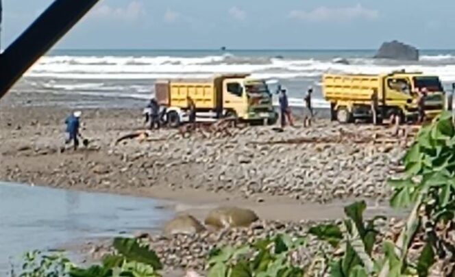 
Penambangan Pasir Ilegal di Cihara Merusak Ekosistem Laut
