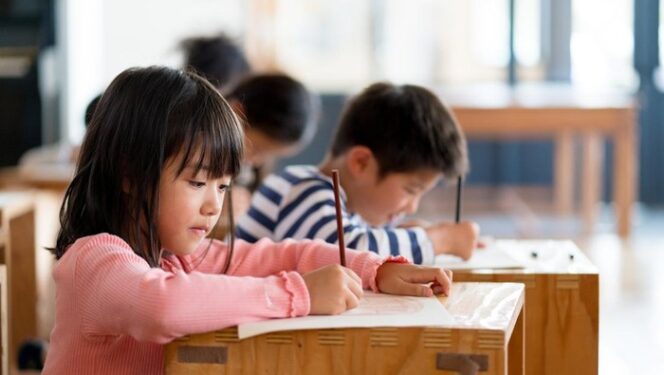 
Riset: Anak Laki-laki di Komunitas Kurang Beruntung Tertinggal Prestasi dari Perempuan