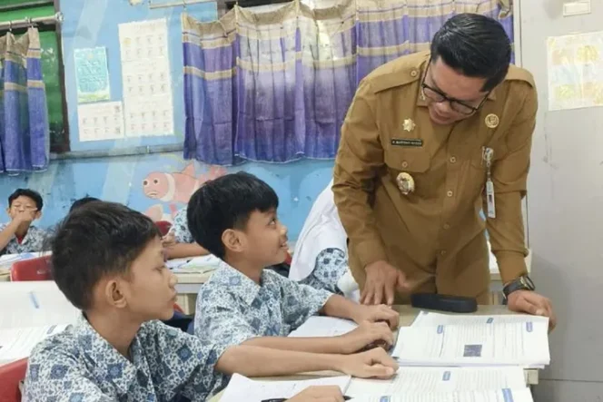 
Wakil Wali Kota Tangerang Tinjau Kesiapan SPMB di Sekolah Dasar