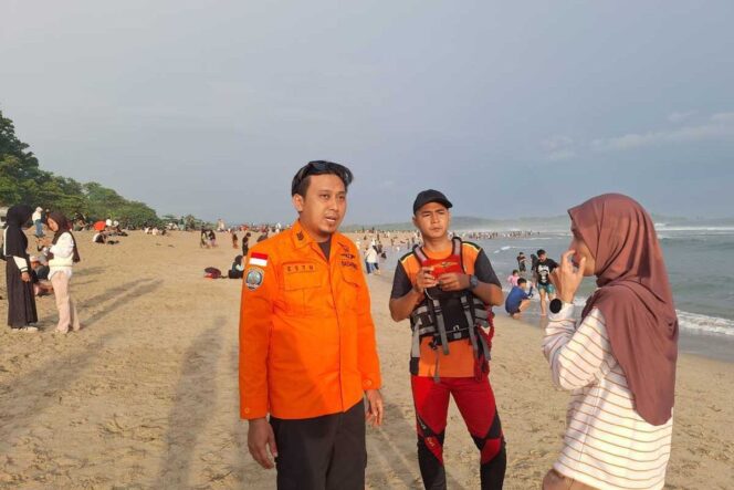 
Wisatawan Asal Bogor Hilang Terseret Ombak di Pantai Goa Langir, Pencarian Dilanjutkan