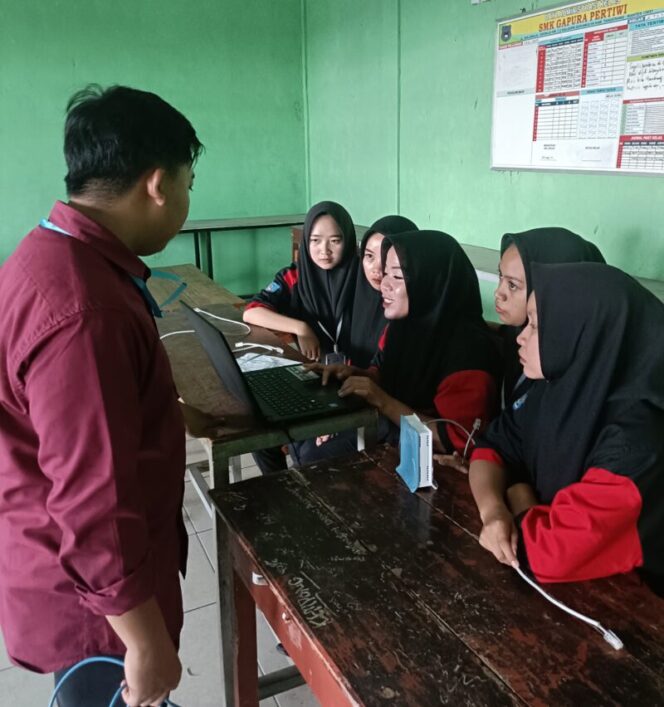 
Hebat! Siswa SMK Gapura Pertiwi Sudah Bekerja Sebelum Lulus