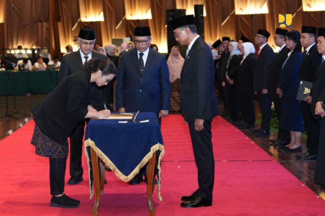 
Menteri PU Lantik 73 Pejabat Baru, Tegaskan Profesionalisme dan Integritas