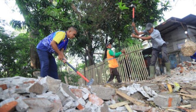 
Pemkot Tangerang Bongkar TPS Liar di Jalan Protokol, Dorong Pengelolaan Sampah Mandiri