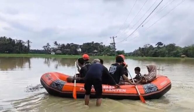 
Banjir Melanda 7 Kecamatan di Pandeglang
