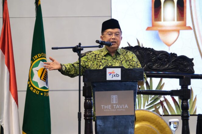 
Teken MoU dengan DMI, Menteri Nusron Berkomitmen Tuntaskan Sertipikasi Tanah Wakaf dalam Lima Tahun