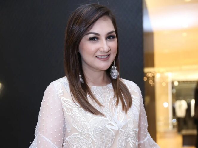 
Mona Ratuliu Kenang Ayahnya Albert F Ratuliu: Sosok Taat Beribadah yang Wafat dalam Keadaan Berwudu