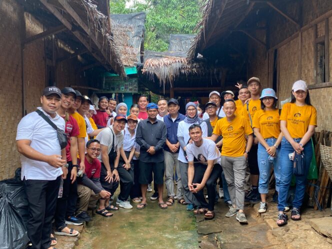 
Hotel Santika Gelar Aksi Peduli Lingkungan di Kawasan Adat Baduy
