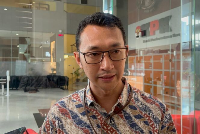
KPK Tetapkan Eks Sekjen MPR RI Tersangka