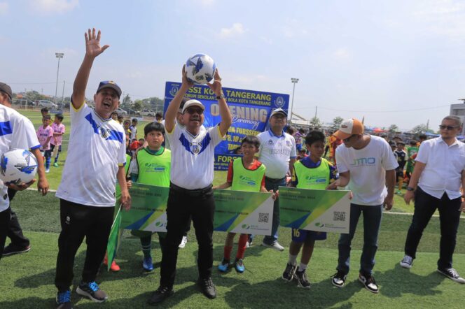 
Wali Kota Tangerang Resmi Buka Liga FORSSEKOT U-8 hingga U-12 Tahun 2025