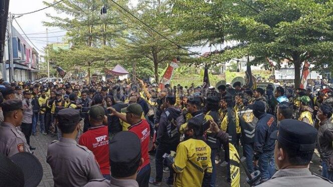 
Ratusan Pengemudi Ojol Ajukan 3 Tuntutan