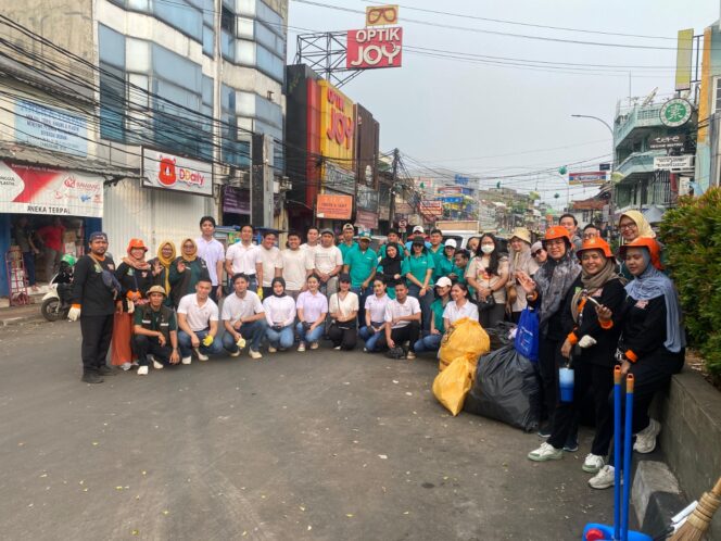 
Sinergi Bersih-Bersih Pasar Lama: Santika Indonesia, DLH Kota Tangerang, dan Masyarakat Peduli Lingkungan
