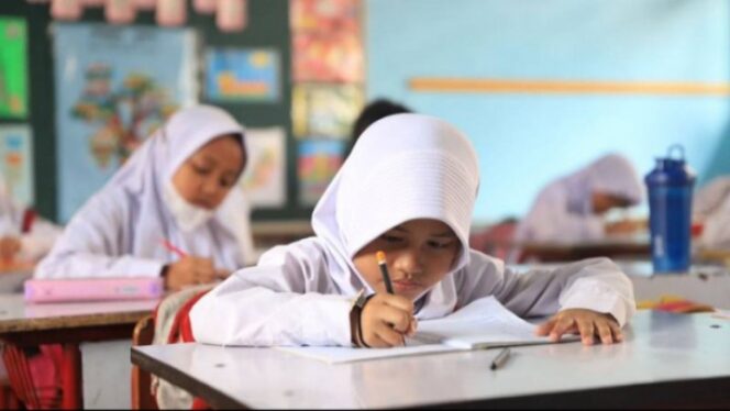 
Pemerintah Tak Punya Duit Bebaskan Biaya SD & SMP Swasta Gratis