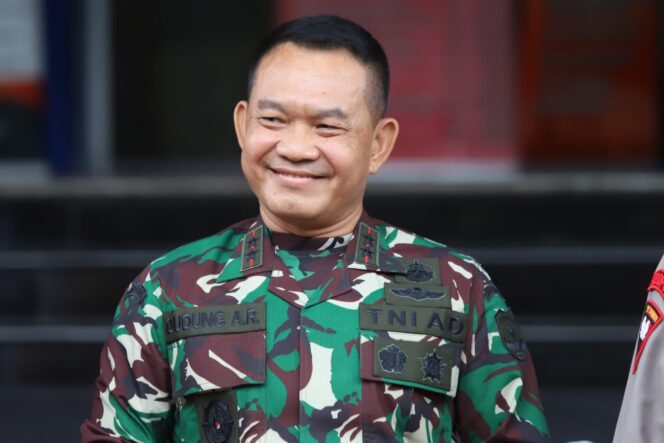 
Jenderal TNI (Purn) Dudung Abdurachman Jadi Ketum IKAL Lemhanas