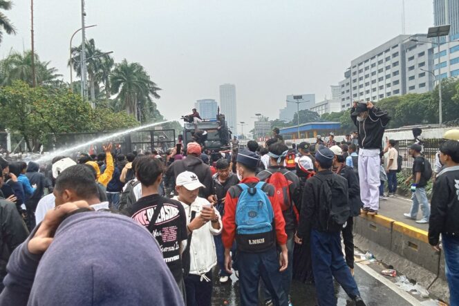 
Demo Rusuh di DPR