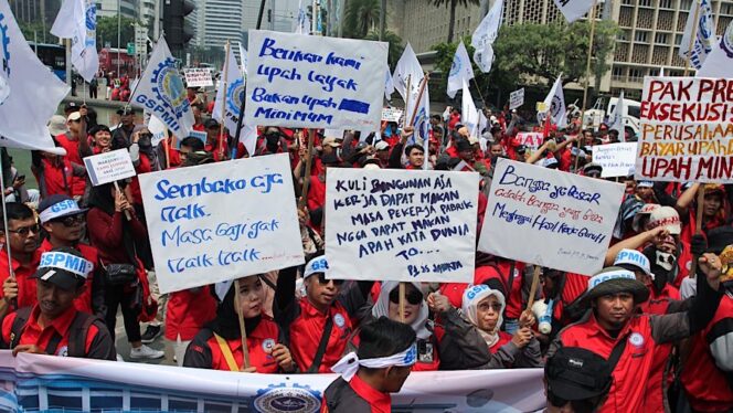 
Demo Buruh Tuntut HOSTUM