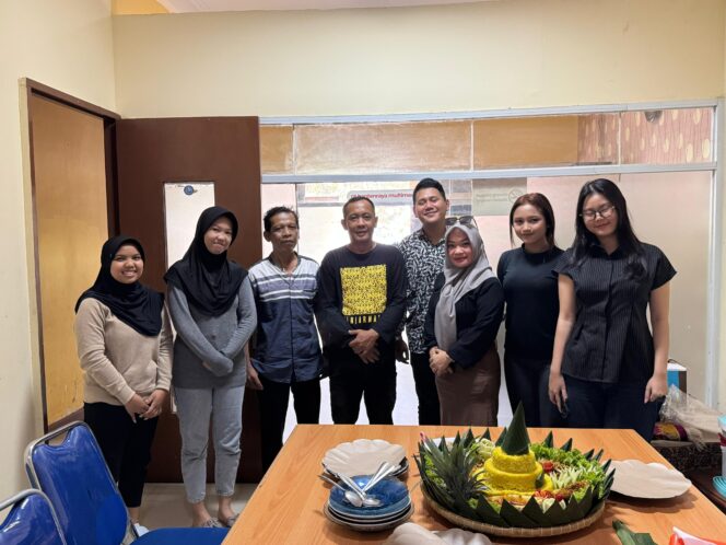 
Genap Dua Tahun, Bantenraya.co Gelar Syukuran di Kantor Redaksi