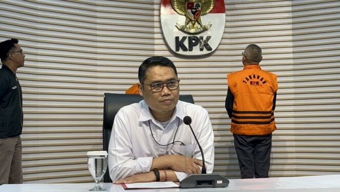 
KPK Tahan 2 Tersangka Korupsi LNG