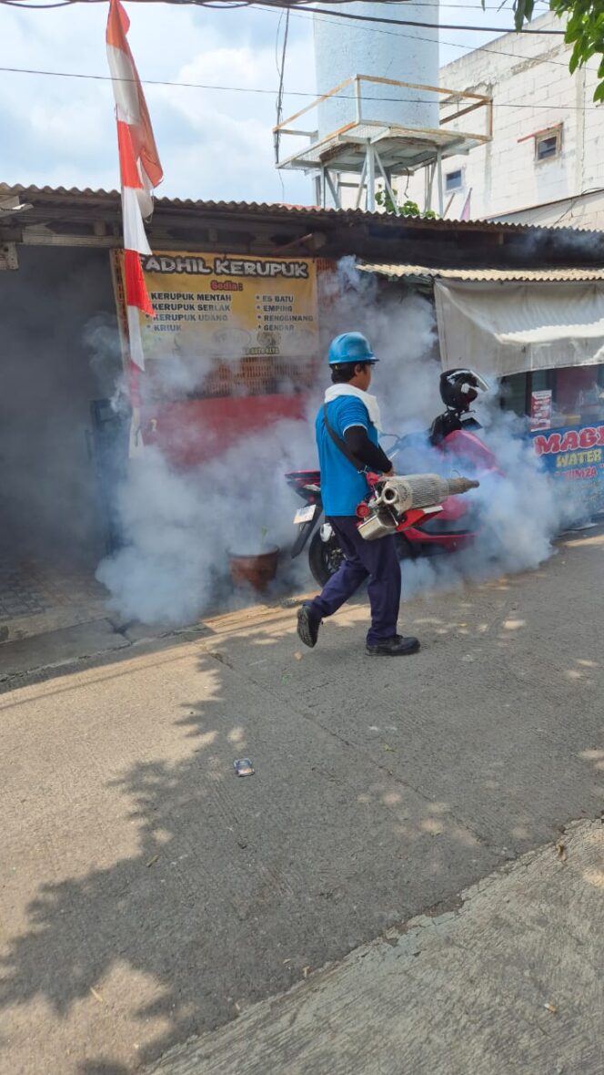 
Indah Kiat Pulp and Paper Tangerang Gelar Fogging di Lima RW untuk Cegah DBD