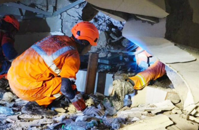 
45 Mayat Dievakuasi dari Reruntuhan Gedung Ponpes Al Khoziny, Sidoarjo