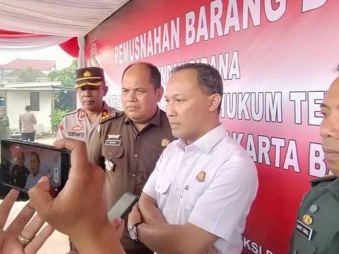 
Diduga Tilap Uang Barbuk Kejari Jakbar Dicopot