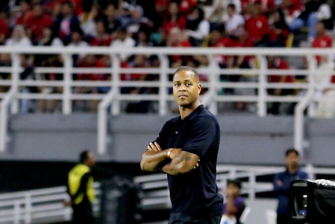 
Tagar Kluivert Out (Dipecat)