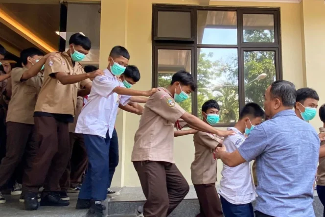 
Polsek Pesanggrahan Amankan 14 Pelaku Tawuran Pembawa Sajam