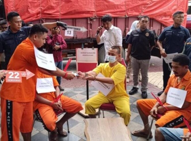 
Polda Metro Gelar Reka Ulang Kasus Pembunuhan Kacab Bank