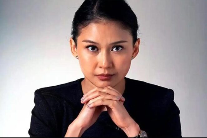 
Busana Hitam, Simbol Babak Baru dalam Hidupnya