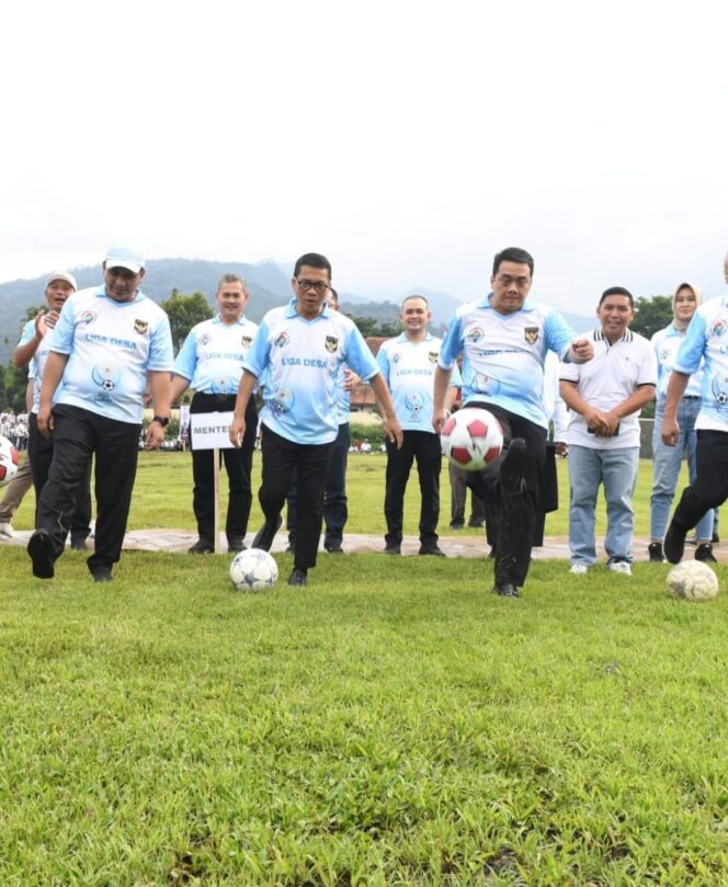 
Mendes Yandri Luncurkan Hari Desa 2026 dan Kick Off Liga Desa di Semarang