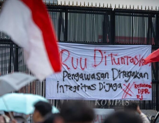 
Gugatan Rakyat Bisa Pecat DPR, Ini Kata Parpol