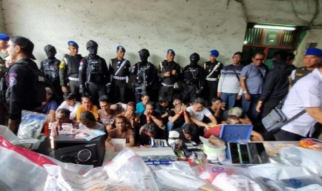 
BNN-Bareskrim Gerebek Sarang Narkoba di Berlan, 25 Pelaku Ditangkap