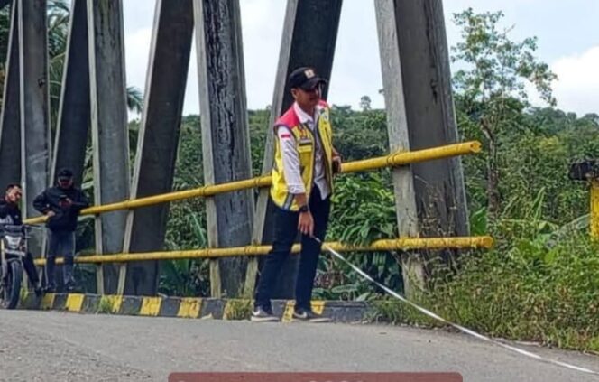 
PUTR Nias Barat Serahkan Lapangan Pekerjaan, Proyek Pelebaran Jalan Soekarno-Hatta Resmi Dimulai