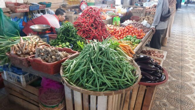 
Telur Ayam dan Cabai Bertahan Mahal, Harga Pangan Belum Turun di Akhir Tahun