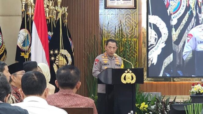 
Kapolri Ungkap Hasil Sejumlah Survei Internasional: Kinerja Polri Dinilai Tinggi Secara Global