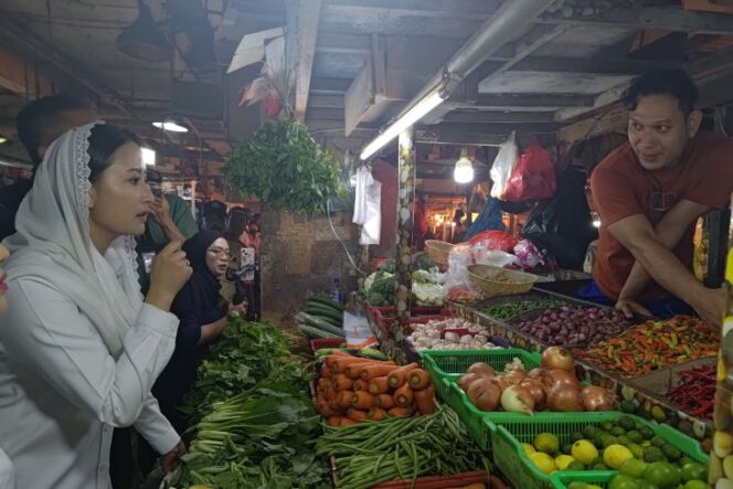 
Wamendag Pantau Harga Komoditas di Pasar Senen Jelang Malam Tahun Baru 2026