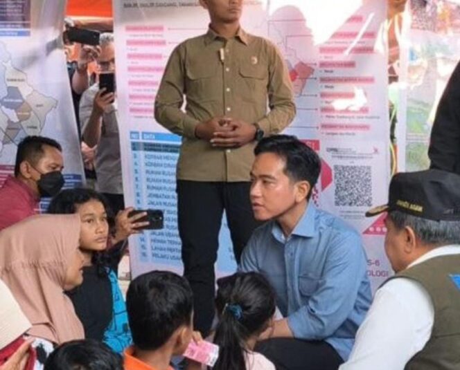
Gibran Tenangkan Korban Banjir di Agam: “Warga Sumatera Tidak Sendiri”