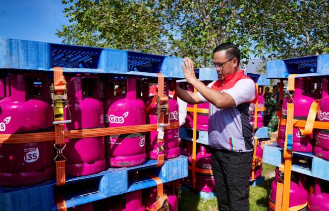
Pertamina Pasok LPG Lewat Sling Load ke Daerah Bencana Banjir di Aceh