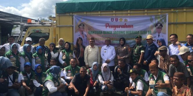 
Bupati Ismet Realisasikan Janji Politik, Ribuan Kilogram Benih dan CPP Disalurkan kepada Petani