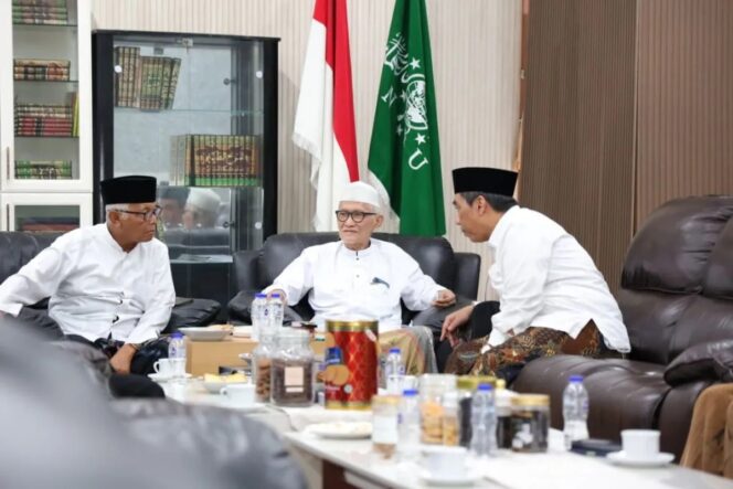 
Pj Ketua Umum PBNU Lakukan Silaturahmi ke Sejumlah Pesantren di Jawa Timur