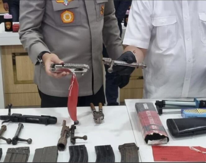 
Polisi Temukan Ratusan Amunisi Ilegal di Jakbar
