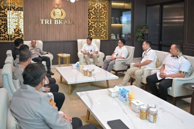
Kapolda Jabar Terima Audiensi Perhutani, Bahas Pelestarian Hutan dan Ketahanan Pangan