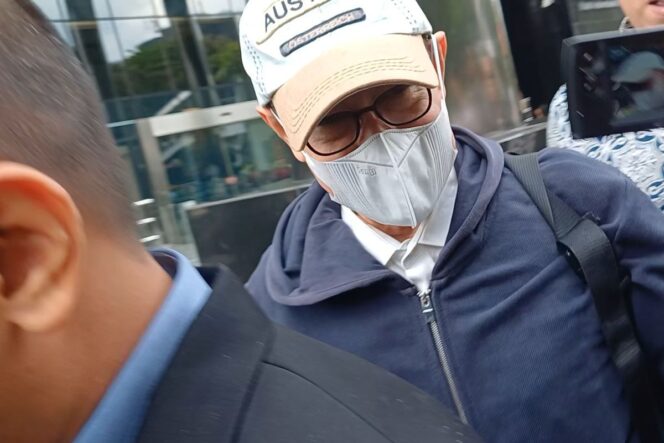 
Dugaan Suap Rp12 Miliar, Mobil Mewah Heri Disita