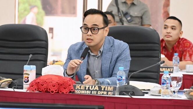 
DPR Kunci Reformasi: Polri Tetap di Bawah Presiden