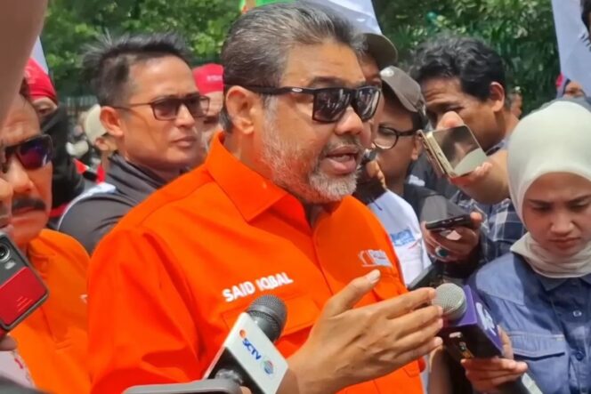 
Buruh Geruduk Istana, KSPI Tuntut UMP DKI 2026 Naik