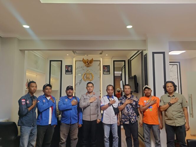 
Kapolres Tangerang Selatan AKBP Boy Jumalolo Terima Silaturahmi Elemen Serikat Buruh