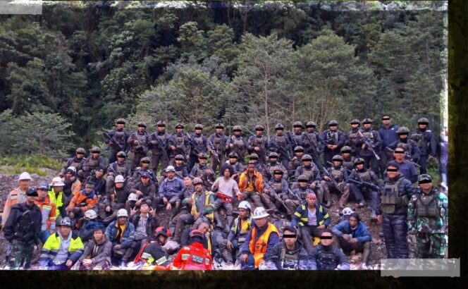 
Ancaman OPM Digagalkan, TNI Selamatkan 18 Karyawan Freeport