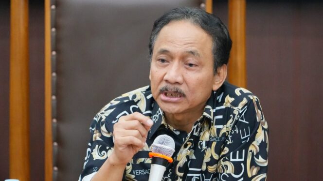 
MK Gugurkan Uji Materi UU Advokat Firdaus